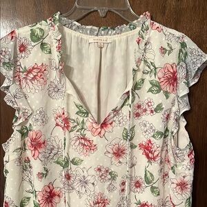 SKIES ARE BLUE Flutter Sleeve Blouse White and Cream